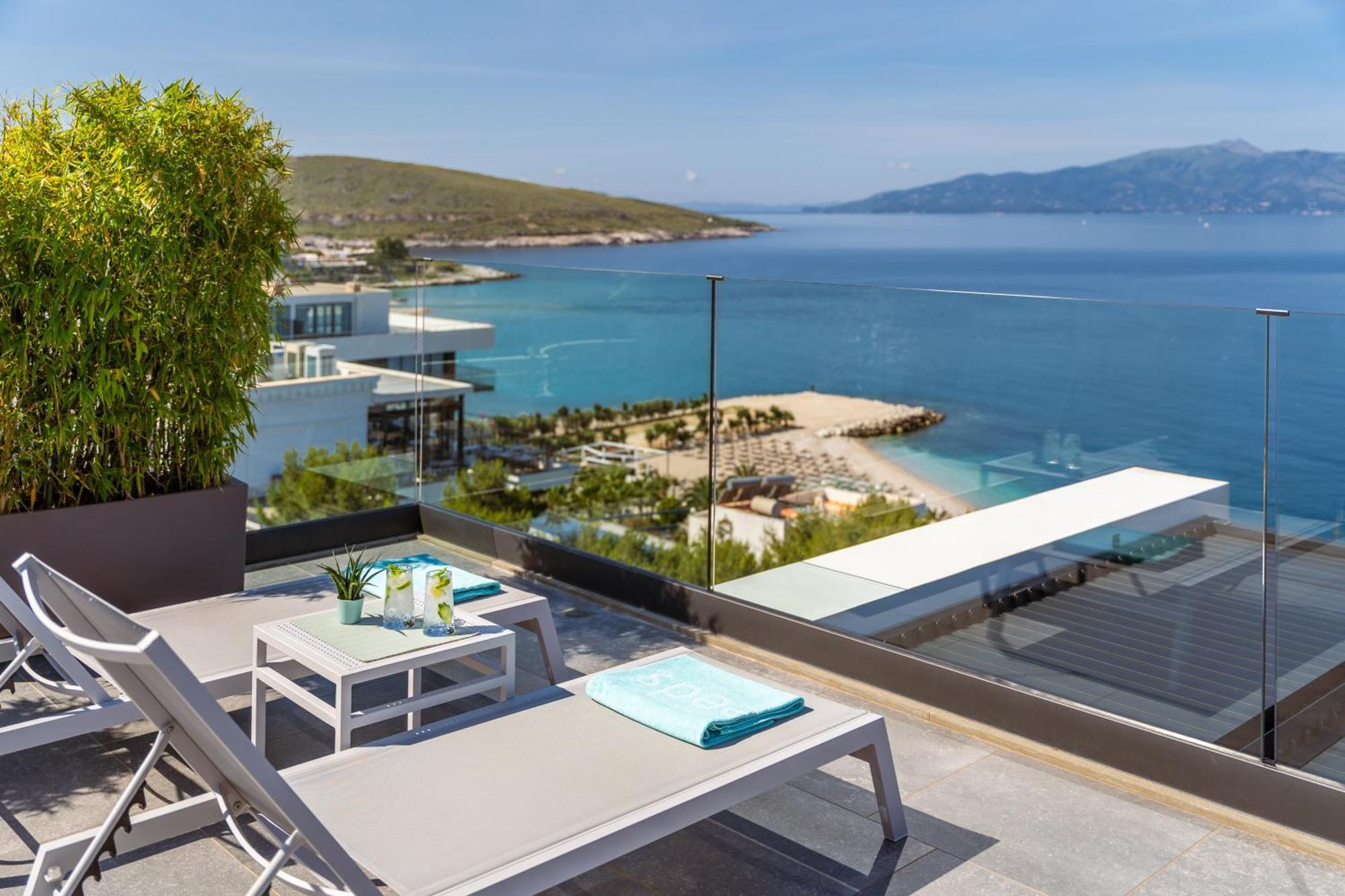 Glow Boutique Hotel & Suites Sarande Exterior photo